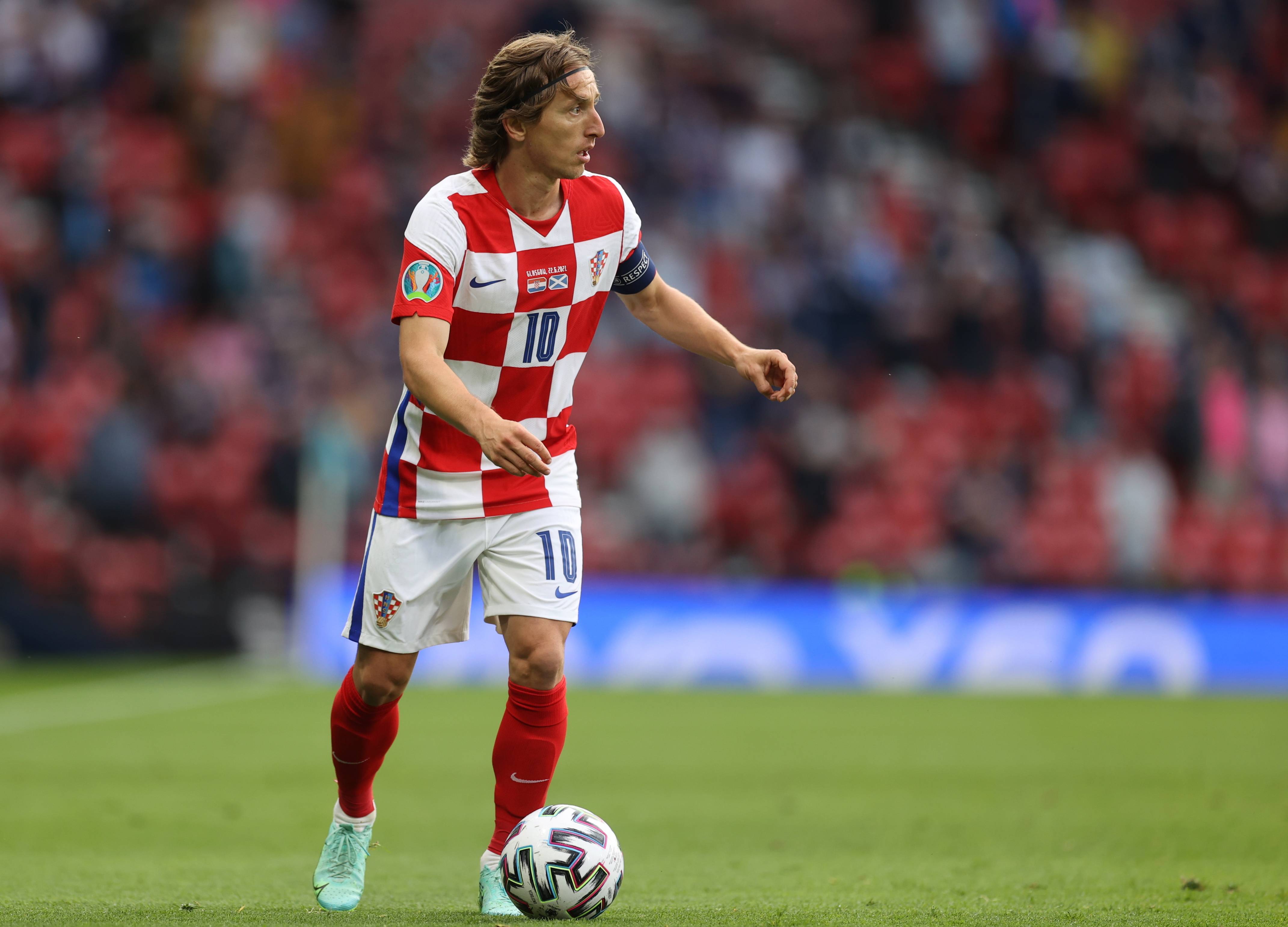 帕尔马队长：我们必须通过团队协作，共同限制莱奥的发挥