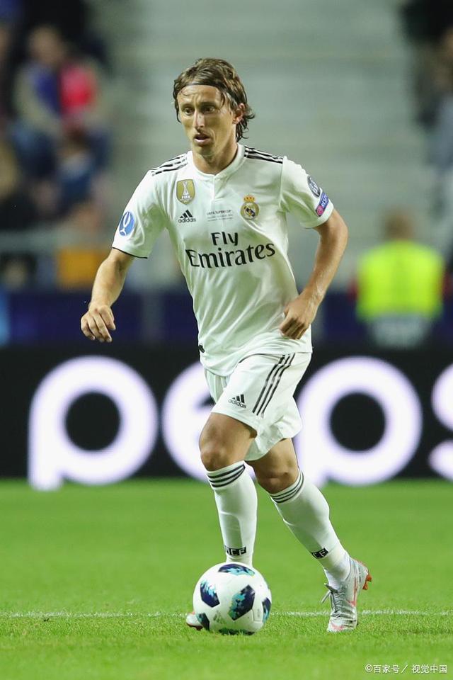 迪纳塔莱：斯帕莱蒂的进攻体系让前锋受益，相信球迷会喜欢他